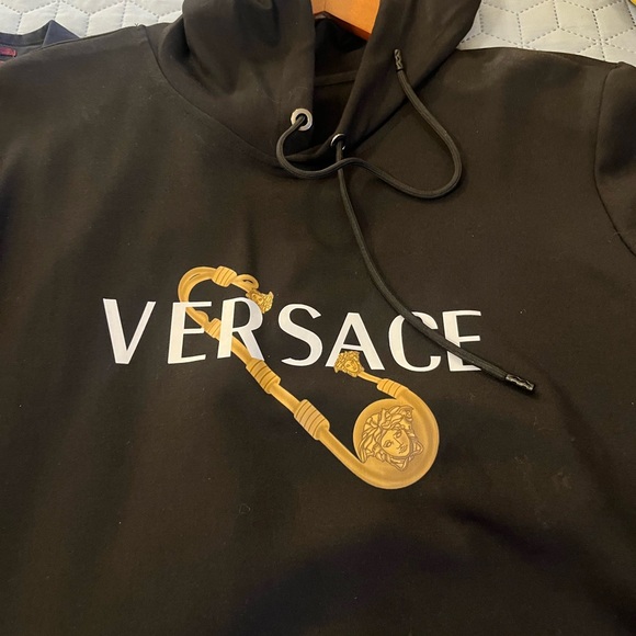 Preowned Versace size XXL fits like a large Black Hoodie with Gold Accents. 🇮🇹 - Picture 2 of 6